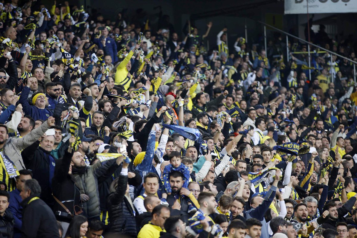 6 Ocak Salı günü saat 20.30’da Samsunspor ile Yeni Adana Stadyumu'nda oynayacağımız Turkcell Süper Kupa Yarı Final maçının biletleri bugün saat 16.00'da satışa çıkıyor.

🔗 fenerbahce.org/haberler/futbo…