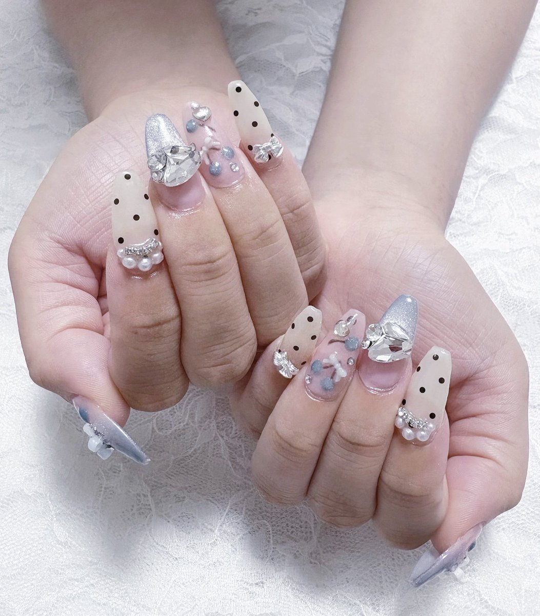 XVcDI's tweet image. 友達にしたネイル^ᴗ.ᴗ^♡