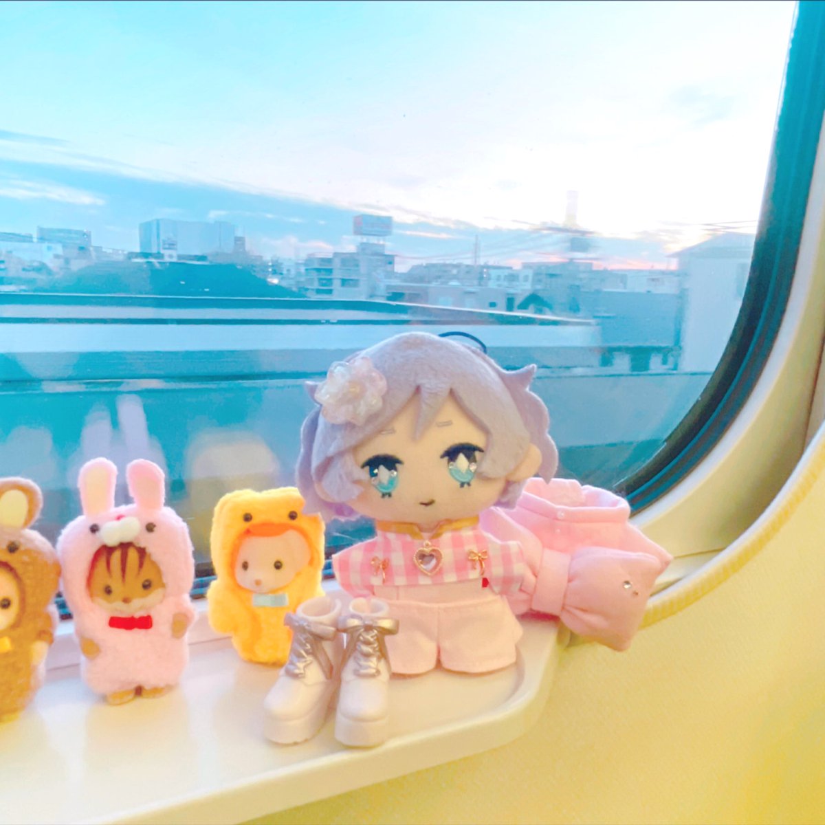 リボンギャルえぺ、帰省する🎀

ずっと気になってた🍌にゃお迎えした〜💛
そしてLiカさんのお靴履けるらしいと見てめちゃガチャ回してきた、ブーツめちゃかわいい♡♡

ぐみさんのサロペにチャイナワンピのトップス重ねると可愛いという気づき◎💓