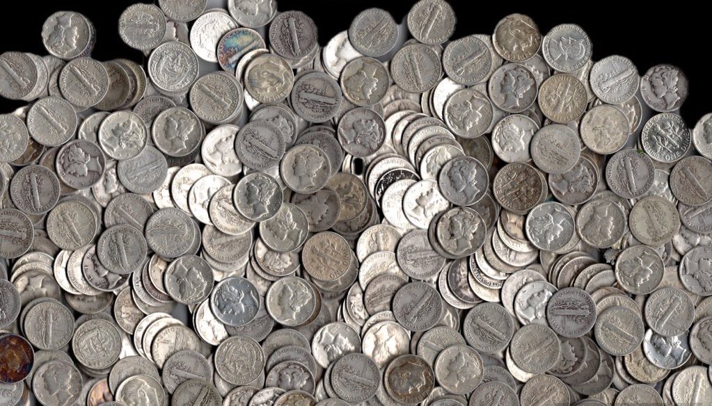 This is a coming reality,

When silver spot hits $138.24:
🪙 Dimes become $10
🪙 Quarters become $25
🪙 Halves become $50

That’s why I keep scooping 90%—
not for “coins”… for real money.

Stack steady. #Silver #JunkSilver #SoundMoney