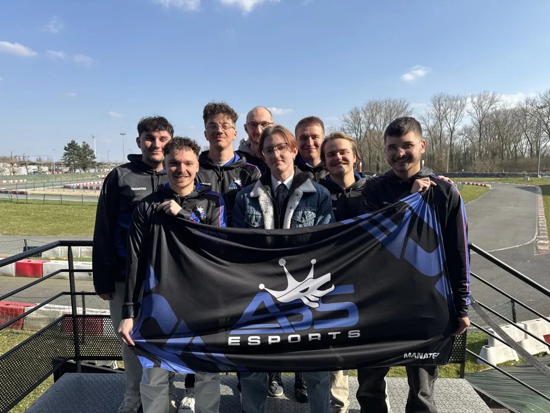 CryyZix's tweet photo. Après 2 belles années avec @ABS_esports_gg, il est temps pour moi de tourner la page. 

Je quitte l'équipe avec beaucoup de souvenirs et de très bons moments, derrière l'écran comme IRL 💙

Place à de nouveaux projets, merci à @ABS_JChevalier &amp; @QuentinHeche pour la confiance 🤝 https://t.co/VkQUdPvGai