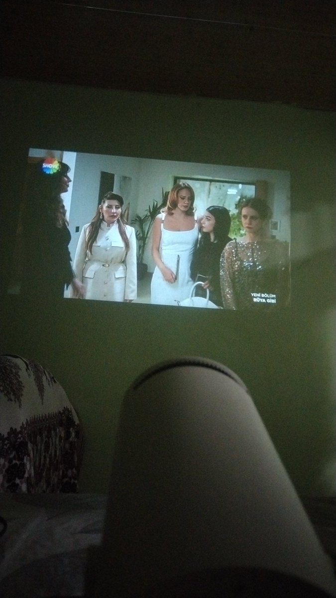 Projeksiyonda #RüyaGibi tadından yenmez 😍

<a href="/ruyagibidizi/">Rüya Gibi</a> <a href="/ShowTV/">Show TV</a> <a href="/tmcfilm/">TMC Film</a> #EfDem #AyMir 🫶🏻