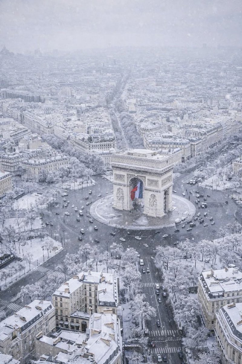 La beauté sous le soleil et sous la neige. Paris ❤️
