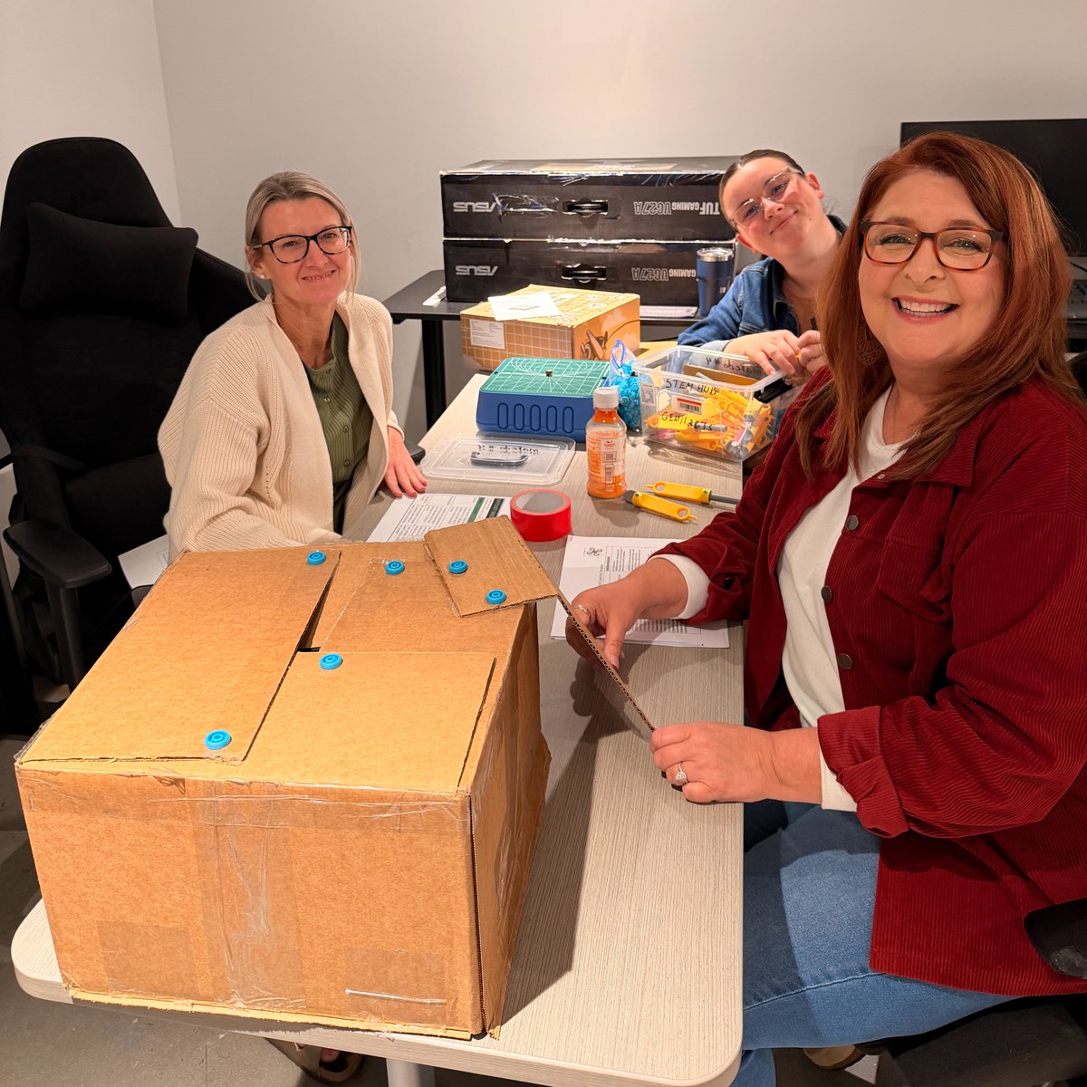 STEM Hub tweet media