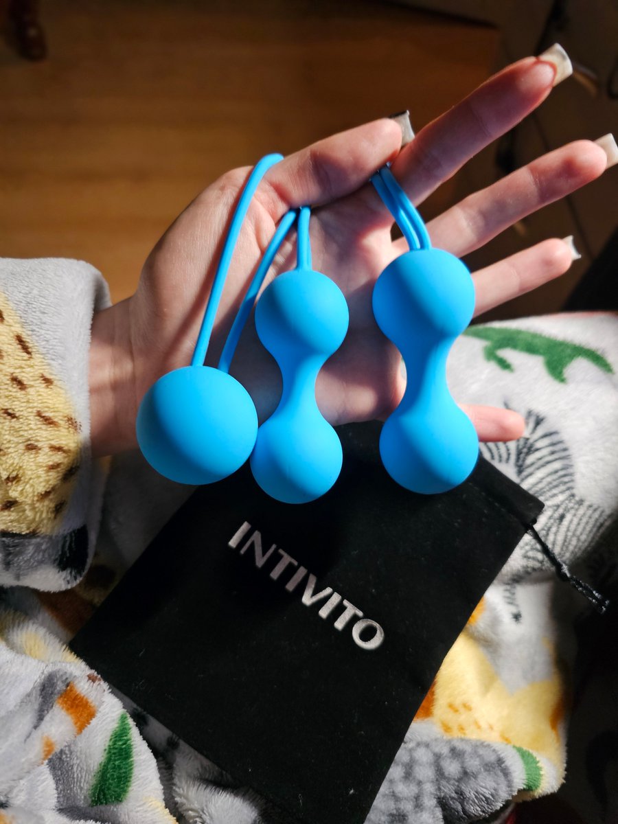 В прошедших поисках а чего бы мне ещё купить на вайлдберис наткнулась на тренажёр Кегеля и решила, что эта штука мне очень нужна. Никогда подобным не пользовалась, но говорят очень полезное для мышц 😁