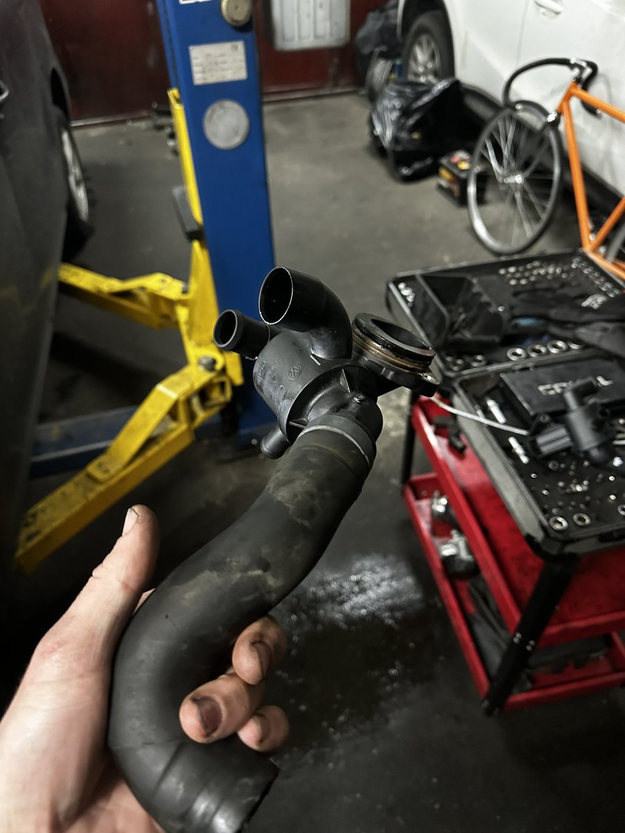 Футляр tweet media