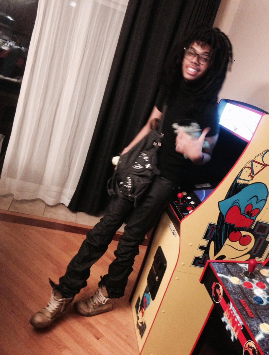 snipy (@zombieboy4lyfe) on Twitter photo 