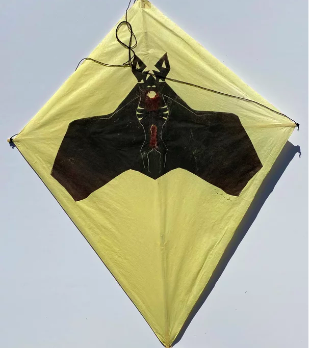 msabine900's tweet photo. #BatsInArt #PreciousBats #FranciscoToledo #MexicanArt #Contemporary  
Francisco Toledo (1940 - 2019) 
BAT ON YELLOW BACKGROUND (Kite), 2009 
Stencil on handmade paper kite https://t.co/WSxYEwdsrU
