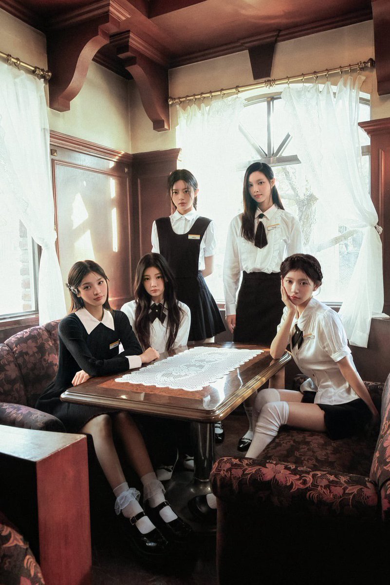 Sunday Morning sketch
#ILLIT #ILLIT_SundayMorning  #illit_fanart