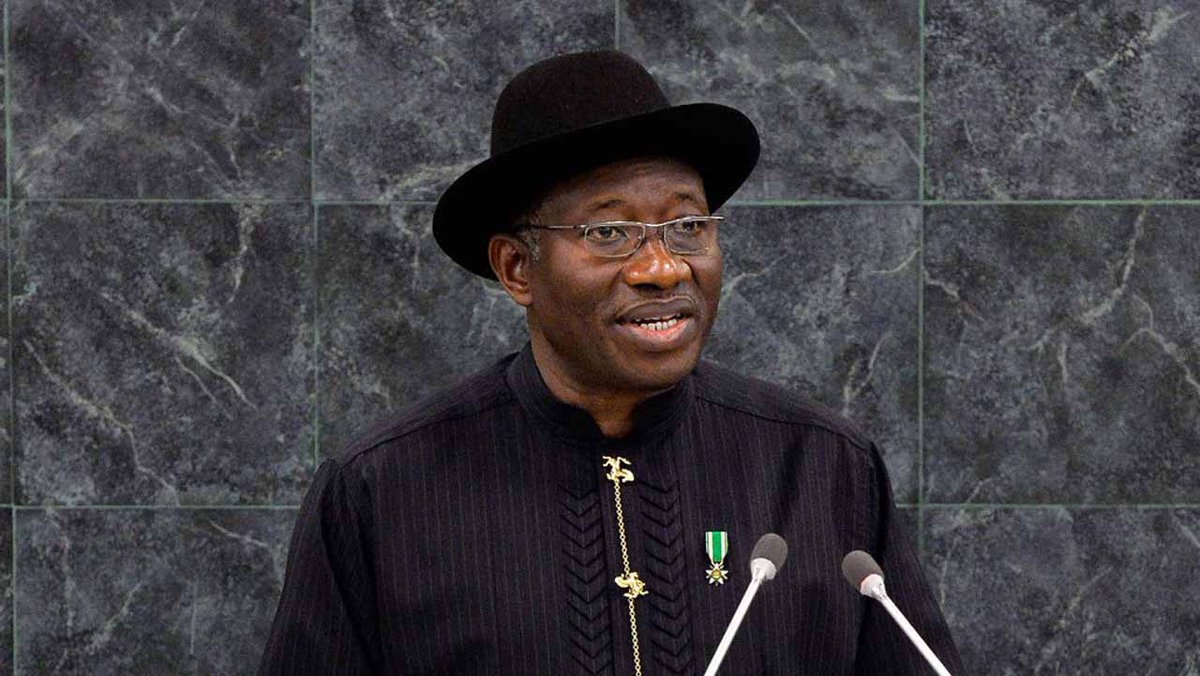 NigeriaStories's tweet image. "Maybe one day, we will have two big buildings in Abuja where we will put pictures of people— whether d€ad or alive-who have messed up this country, so that their grandchildren will know their forefathers were part of Nigeria's problems,"

~ Goodluck Jonathan says