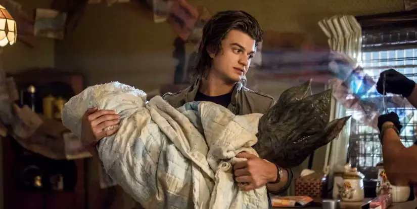 SThingsMeme's tweet photo. Duffer Brothers on what happened to the Demodog in Joyce's fridge in Season 2:

"Probably the same thing that happened to the Byers' actual dog. You don’t even remember because we killed it off and just put it in a grave by Castle Byers. They probably just buried the Demodog next to their family dog."