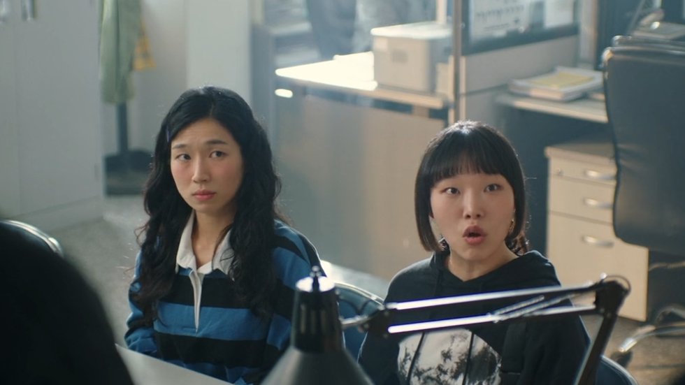 everyone around laik is so fucked up and just wanna take advantage of him... be it his own Bandmates, CEO, his own Mother or those crazy fangirls :/ #IDOLI