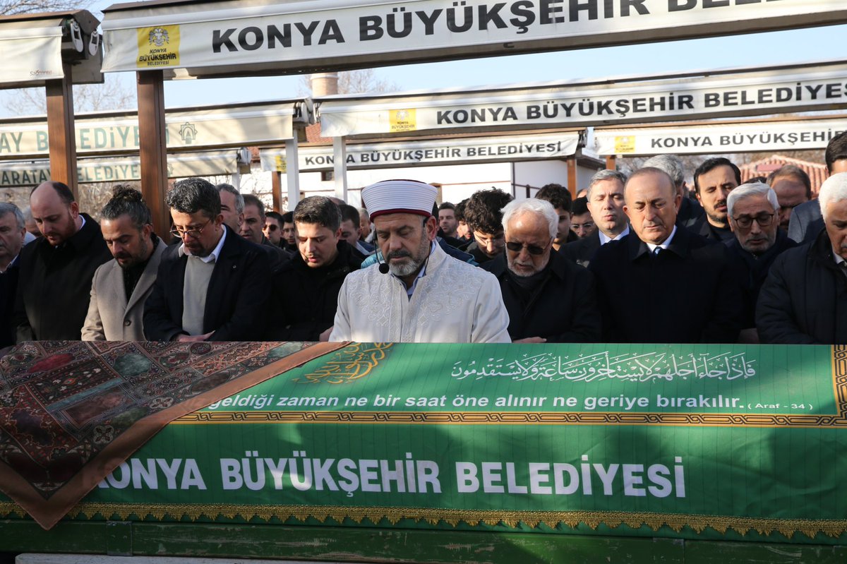 📌Konya

Sosyal Politikalar Başkanımız <a href="/drbetulsayan/">Dr.Betül Sayan Kaya 🇹🇷</a> ,  Konya Milletvekilimiz, Genel Merkez Teşkilat Başkan Yardımcımız, Selman Özboyacı’nın muhterem annesi Feride Özboyacı’nın Konya Hacı Veyis Camii’nde düzenlenen cenaze törenine katıldı. 

Merhumeye Allahtan rahmet, ailesine ve