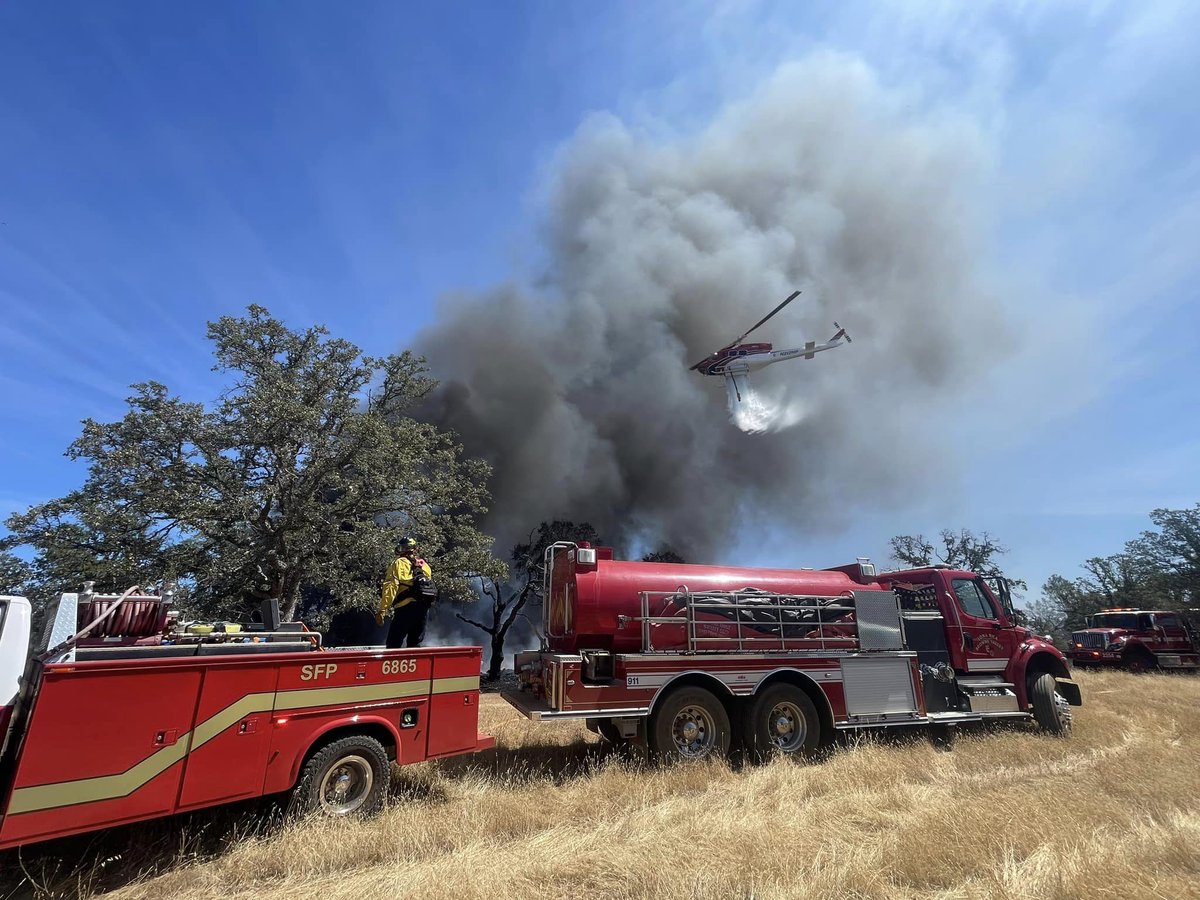 DOIWildlandFire's tweet photo. 📣Exciting news! @Interior just awarded $5M to boost local wildfire response—a top priority for President Trump. The Slip-on Tanker Pilot Program helps small agencies convert vehicles into fire engines, enhancing safety &amp; preparedness. 

👉 https://t.co/rlOYdpt1vf https://t.co/DufOz7EIOD