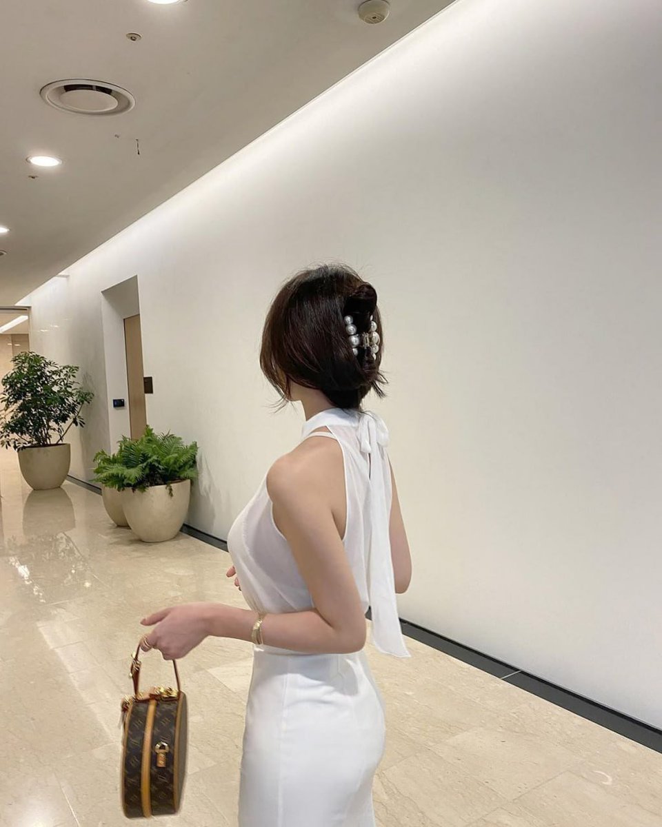 Amilo26's tweet image. A calm silhouette in a busy world.😄😌