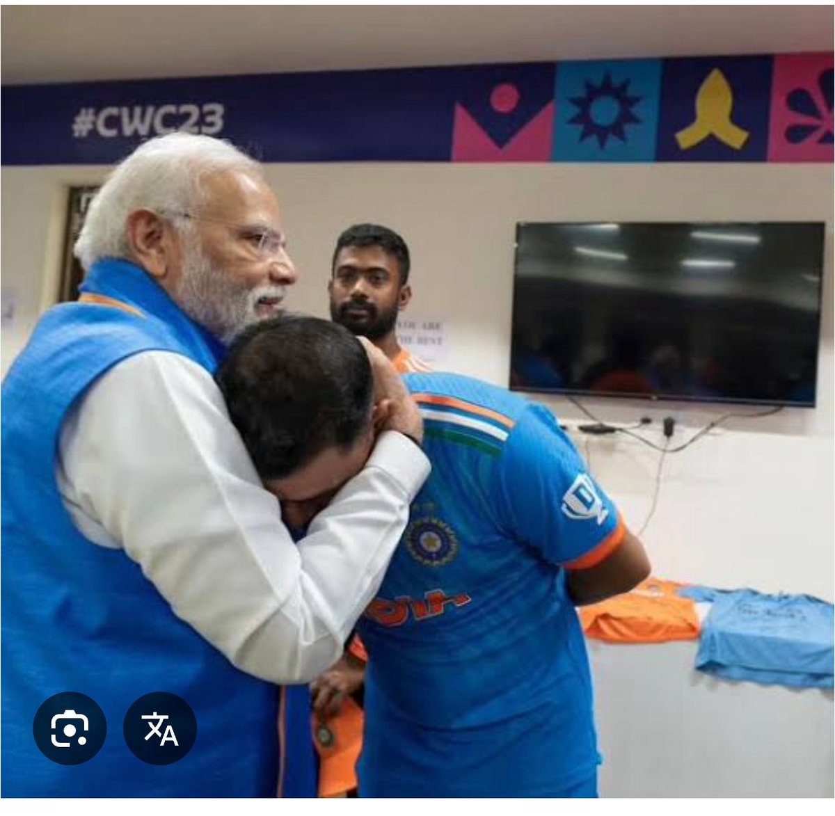 ಎಂತಹ ನಾಚಿಕೆಗೇಡು, <a href="/PMOIndia/">PMO India</a>
ಮೋದಿಜಿರವರೇ 
SIR ಪ್ರಕ್ರಿಯೆಯಲ್ಲಿ ಟೀಂ ಇಂಡಿಯಾ ಕ್ರಿಕೆಟರ್ ಮೊಹಮ್ಮದ್ ಶಮಿ ಅವರಿಗೇ ಗುರುತು ಸಾಬೀತುಪಡಿಸಲು ಚುನಾವಣಾ ಆಯೋಗ ನೋಟಿಸ್ ನೀಡಿದರೆ, ಈ ಪ್ರಕ್ರಿಯೆಯ ಅಪಾಯ ಎಷ್ಟು ಗಂಭೀರವಾಗಿದೆ ಸ್ಪಷ್ಟವಾಗುತ್ತದೆ.
ರಾಷ್ಟ್ರಮಟ್ಟದಲ್ಲಿ ಪರಿಚಿತ ವ್ಯಕ್ತಿಯೇ ತನ್ನ ಗುರುತನ್ನು ಸಾಬೀತುಪಡಿಸಬೇಕಾದರೆ,
ಸಾಮಾನ್ಯ