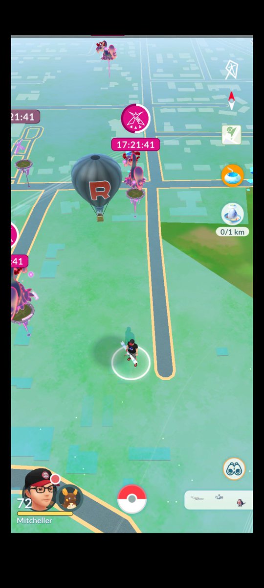 mitcheller41's tweet image. Anyone else missing spawn points at their houses? Left is from months ago. Right is from today 
#PokemonGO