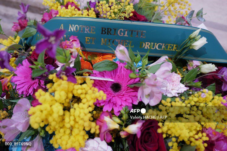 JFGuyot's tweet photo. #BB #SaintTrop @AFPphoto
@ValeryHache https://t.co/NuzkcwAx0W