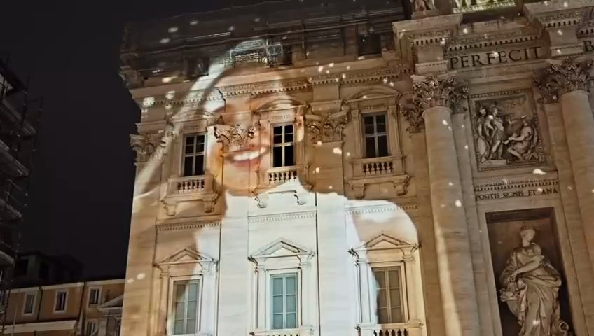 lyndachabane1's tweet photo. @neslihanatagul @nadrepresent نسليهان على نافورة تريفي بروما من الحملة العالمية #Iam  
#neslihanatagül Neslihan atagül 
#WeDoItTogether  #Iamunique https://t.co/U16N7jHV9p