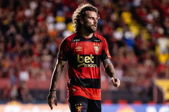 SPORT_NOTICIA08's tweet photo. O Sport ainda segue em negociação com Lucas Lima. As conversas continuam acontecendo, mas não são simples. A negociação é considerada difícil por conta da atual situação do clube, que exige cautela e responsabilidade nas decisões financeiras. Mesmo com o interesse mútuo. https://t.co/i4aByrYUXx