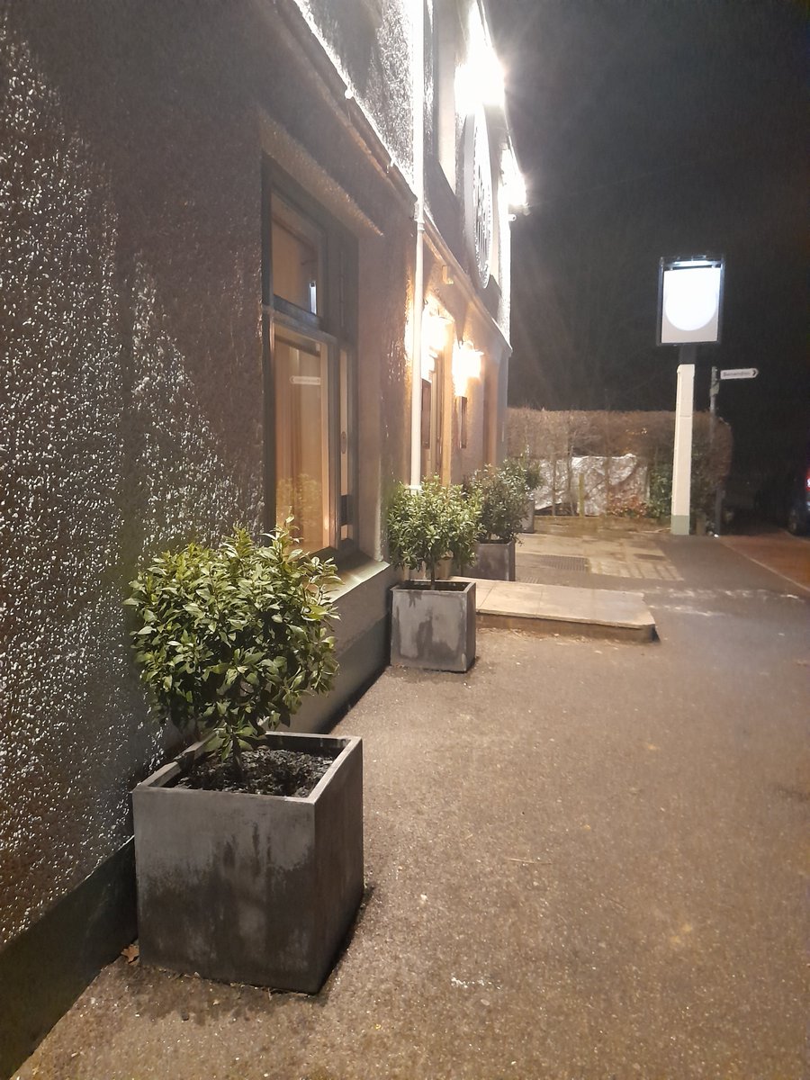 Sissinghurst Milk House 🐄🏠 Gun Babylon Project 4.6% pale green hops &  salted caramel 4⭐ Twisted Wheel SpeedWobble 4.7% herbs & antiseptic 4.5 ⭐  blended together perfection in blonde!! 💛💛 open fire +