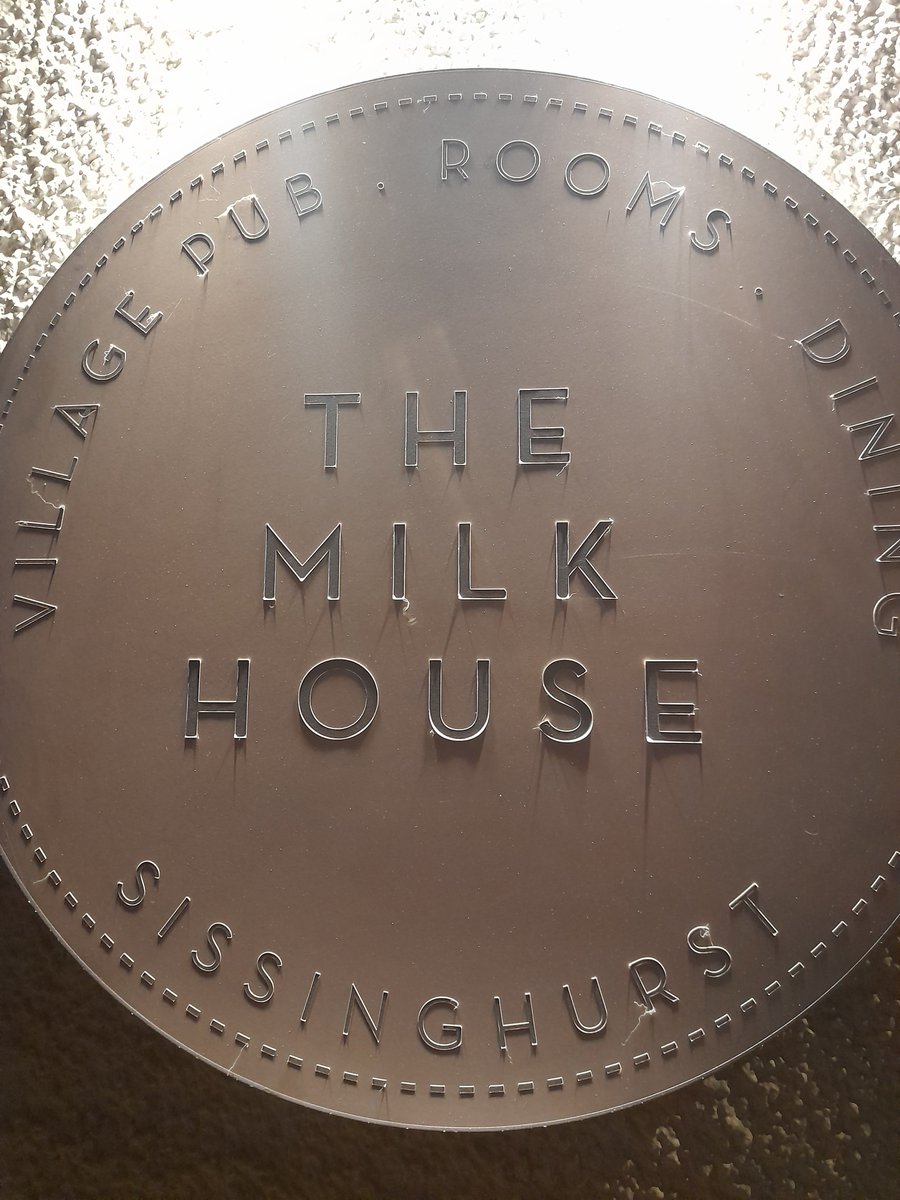 Sissinghurst Milk House 🐄🏠 Gun Babylon Project 4.6% pale green hops &  salted caramel 4⭐ Twisted Wheel SpeedWobble 4.7% herbs & antiseptic 4.5 ⭐  blended together perfection in blonde!! 💛💛 open fire +