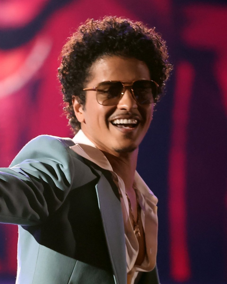 Genius's tweet image. bruno mars announces his next album is done 👀💿 

he posted almost the exact same tweet 10 years ago before dropping 24k magic.