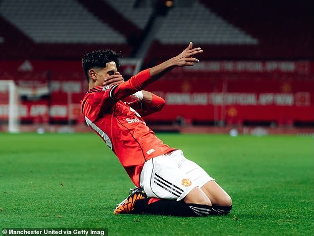 Insiders at #mufc are not ruling out the possibility of JJ Gabriel being included in the matchday squad against Brighton in the FA Cup [<a href="/NathSalt1/">Nathan Salt</a>, <a href="/ChrisWheelerDM/">Chris Wheeler</a>]