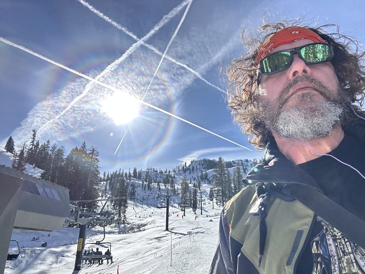 DewsNewz's tweet image. While it was great to go snowboarding in Palisades Tahoe to start the New Year, it would be great if Trump and RFK Jr could shutdown the national Chemtrail operation. 

Poisoning the environment is UnAmerican