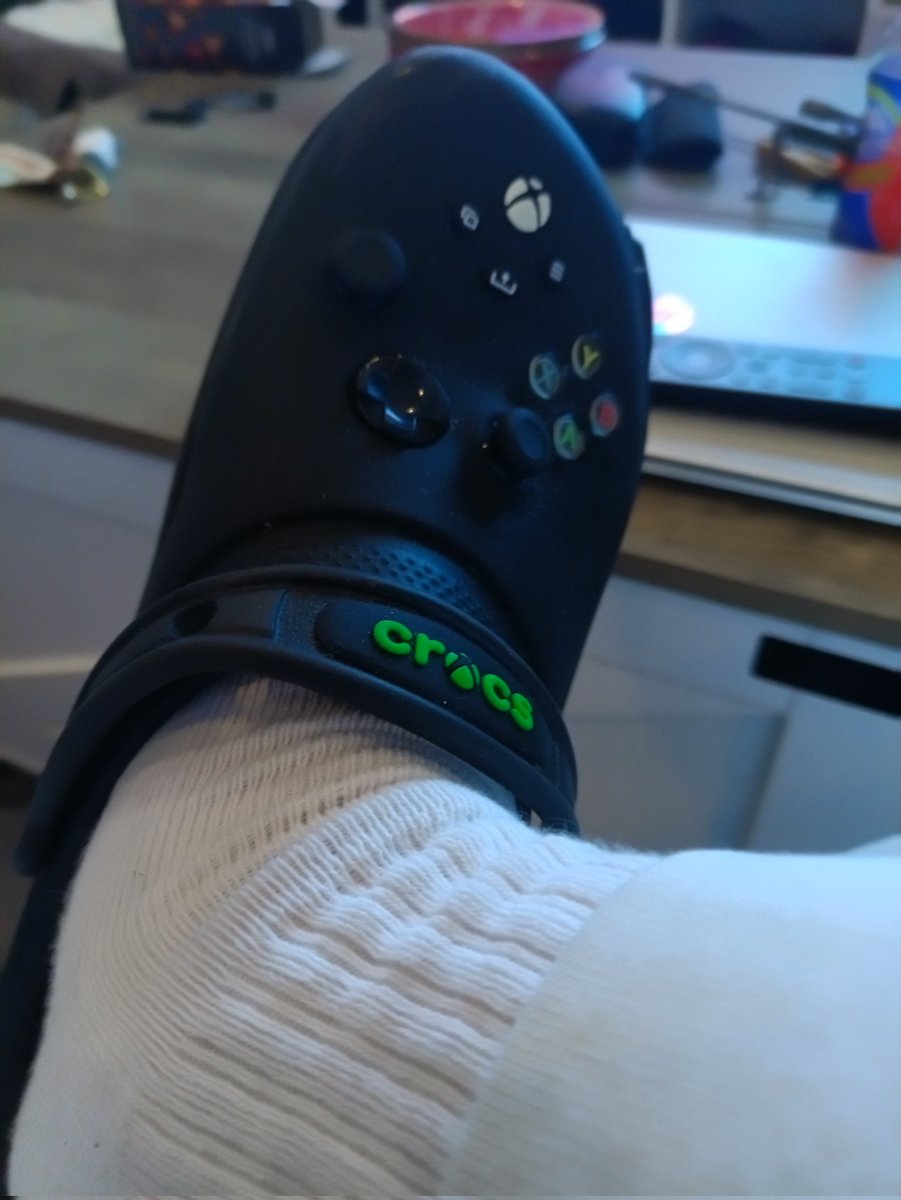LozCorp's tweet photo. @KingFlocke84 @Xbox @MrboomstickXL @NikoMueller @liredbone @44F0rc3 @Fuzzy_Belvedere @ReasonsImBroke @Blsckshadow @GameSeekerX @nyc_prophet Hell Yeah bro 🙌 Team #XCrocs 💪💪 #XClogs #SoMuchWin #Xbox https://t.co/1CoyBFdFKI