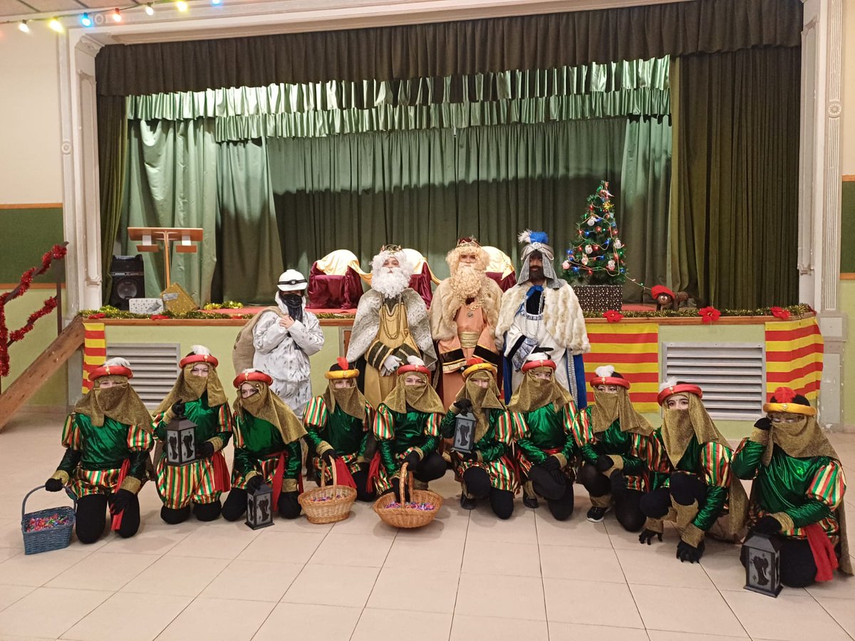 AjOlerdola's tweet photo. 👑El fred no atura la màgia dels Reis d’Orient

✅Olèrdola ha viscut aquest dilluns amb gran participació les cavalcades i els actes de recepció als Reis d’Orient

📸Recull d'imatges👇

ℹ️https://t.co/FpegKSU4pF https://t.co/lDkb94UjmH