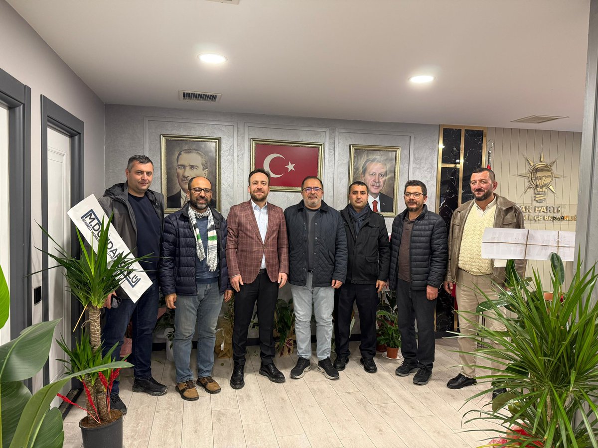 Nezir Yardımlaşma Derneği Başkanımız Cengiz Dokuzlar ve değerli yönetim kurulu üyeleri Nail Yiğit, İskender Can, Mehmet Temek, Sedat Yakan ve Ali Engiz, İlçe Başkanımız Serhat Tunç’u ziyaret etti.
Nazik ziyaretleri ve güzel sohbetleri için kendilerine teşekkür ediyoruz.
🔸 AK