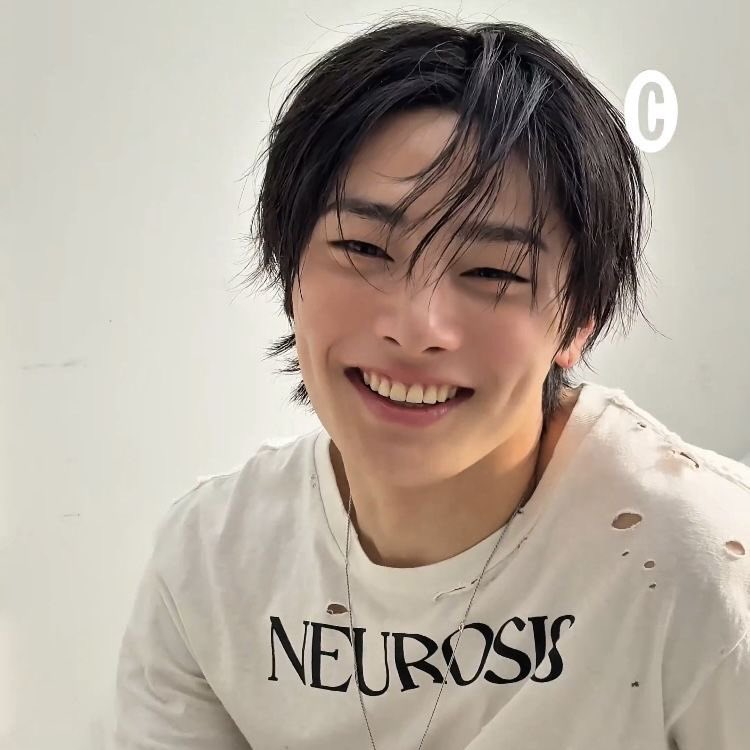 hourlyjgn's tweet image. he’s literally so cute