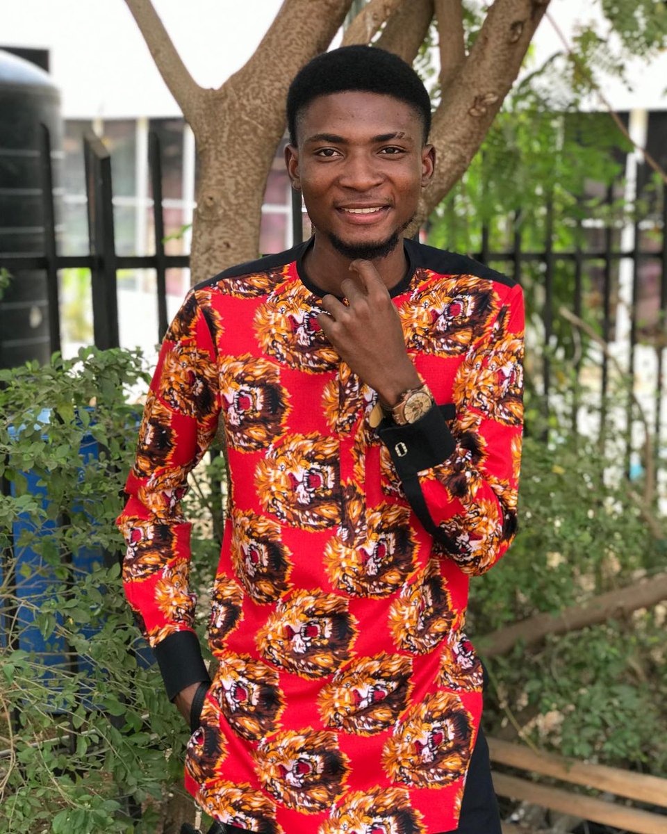 chukwupeter242's tweet image. Hey @grok put me in a @ManUtd 1998 home jersey