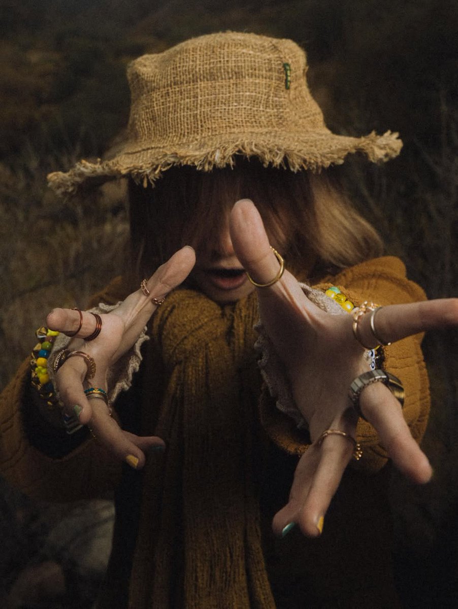 YaelokreNews's tweet image. #Yaelokre dazzles in new photos!

📸: Ryan Blewett

#meadowlark