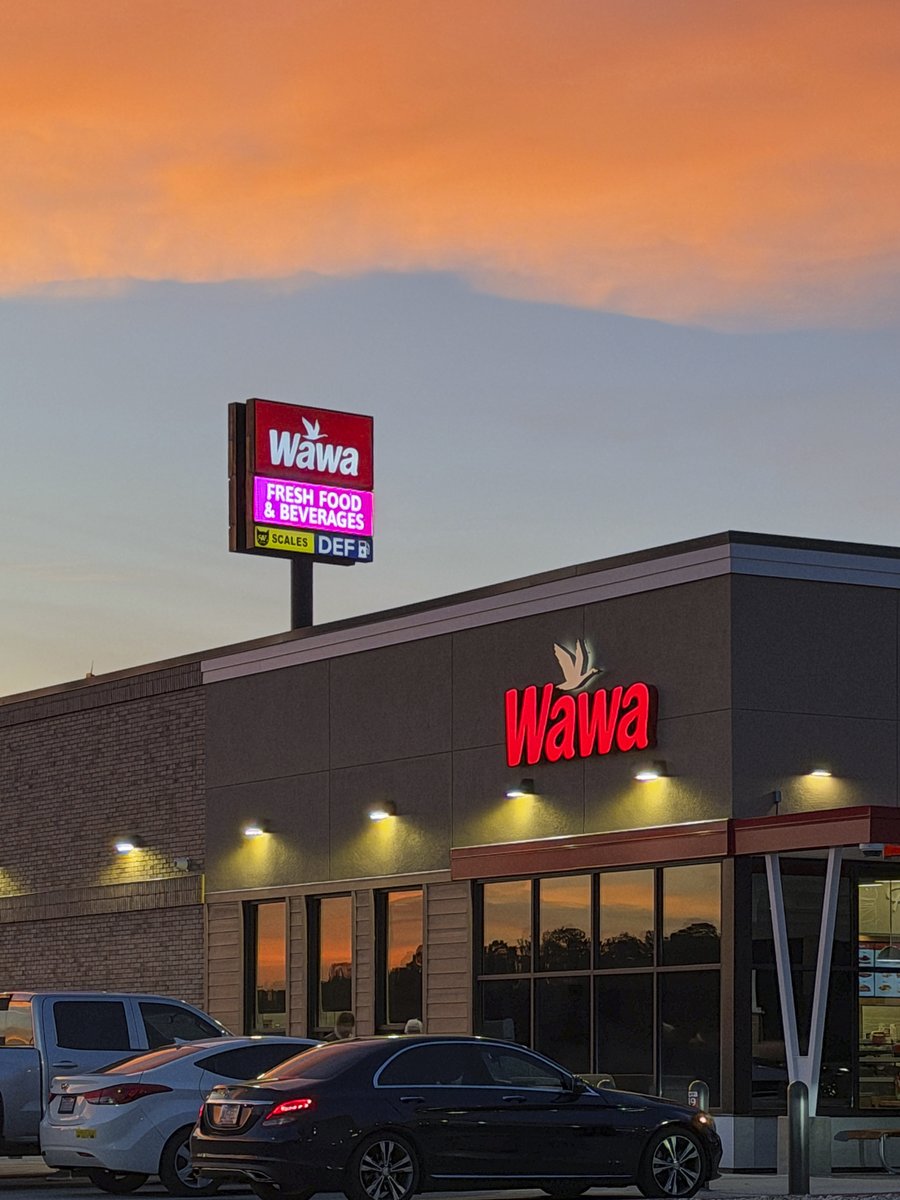 Daktronics's tweet image. Fuelight 5000 brings brand‑matched digits &amp;amp; POS integration to price displays, so your fuel pricing is fast &amp;amp; perfectly on brand. Use LED message signs to pull pump customers inside. ow.ly/gTzQ50XRX9P 
#FuelRetail #BusinessMarketing #DakDisplays #LEDSigns #conveniencestore