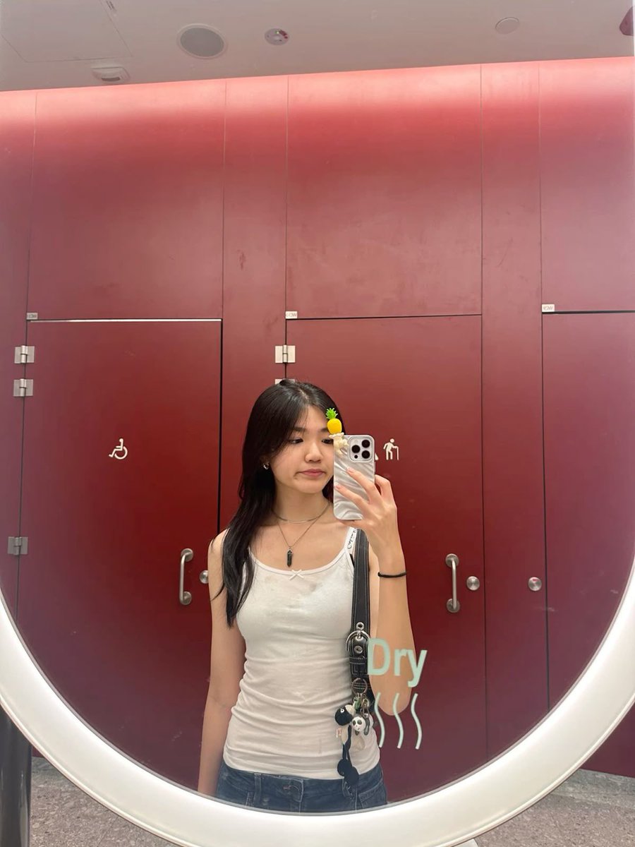 Charolletsgp's tweet photo. Pm me now before I get booked 🇸🇬💦❤️ https://t.co/QFVQL2PgDt