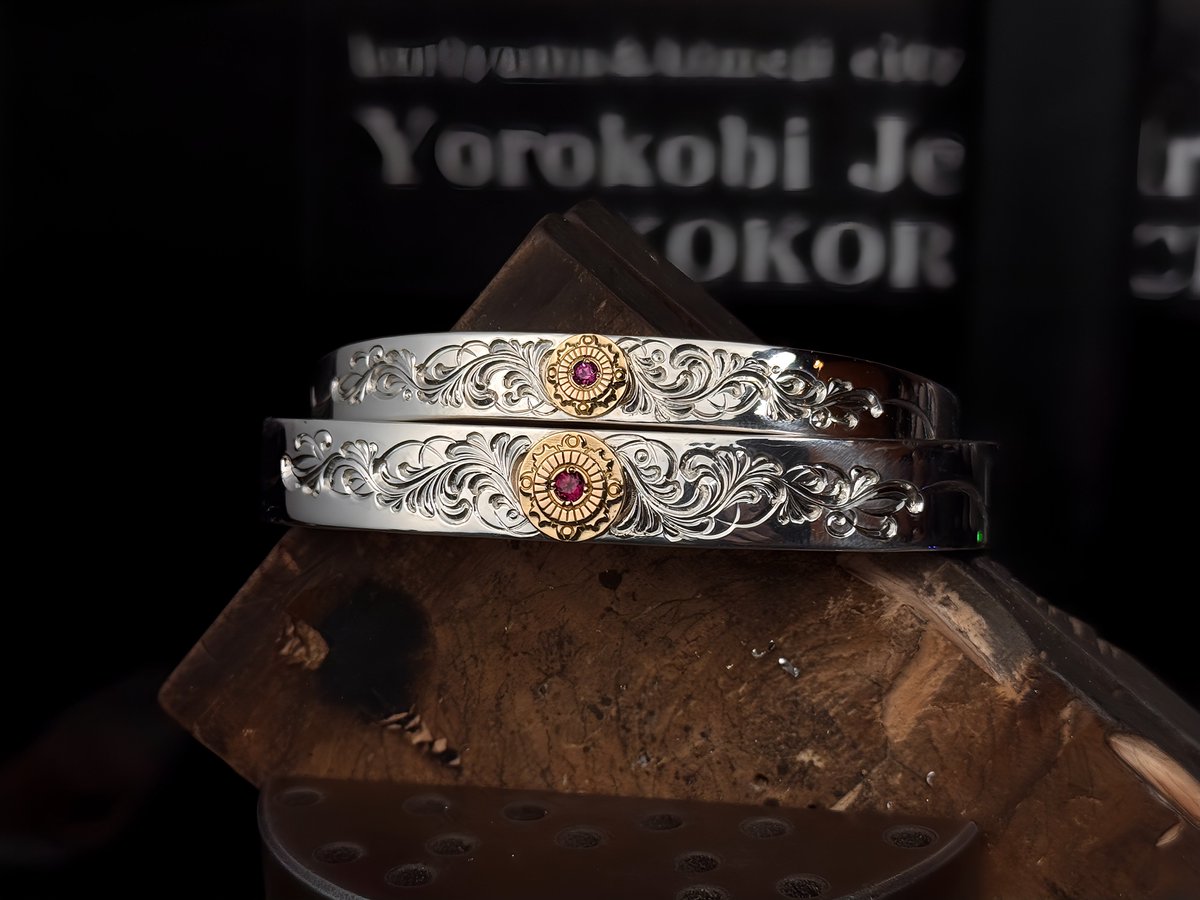 燻し前 プレーンの状態の Arabesque Bangle TK 10mmと8mmです😊 石は