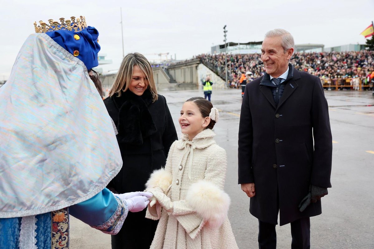MncGCS's tweet image. 👑👑👑Anoche recibimos a SS. MM. los Reyes Magos de Oriente, que desafiaron a la lluvia y desembarcaron para llenar de ilusión, magia y juguetes las casas de los niños.