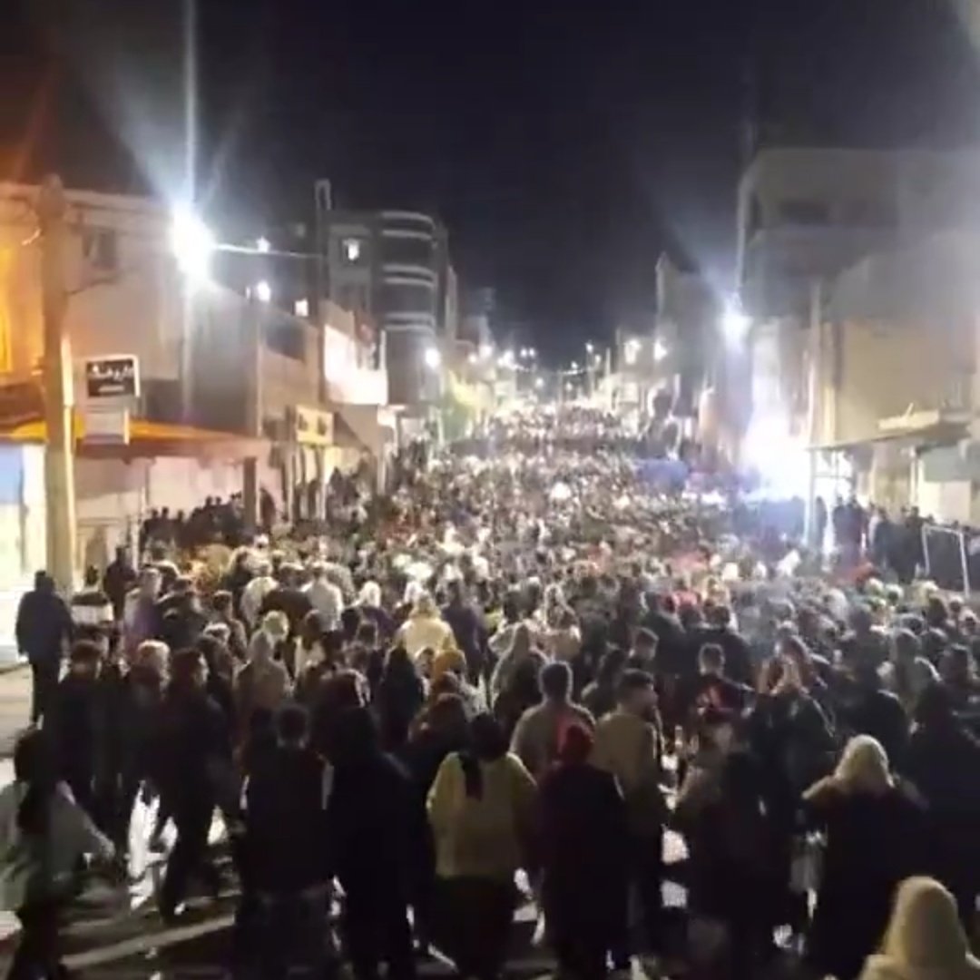 به پایان رژیم کثیف و خونخوار جمهوری اسلامی نزدیک و نزدیک‌تر میشیم
درود به شرف تک‌ تک انسان‌های شجاع آبدانان