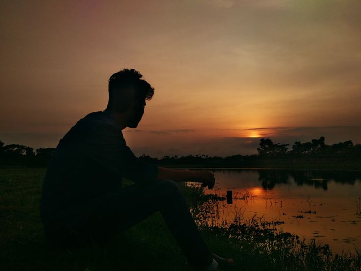 ऐसी दुनिया में जहां हर किसी को अधिक की चाहत है, 
मैं बस कम चाहता हूं कम शोर, कम नाटक,कम तनाव और कम तुलना।