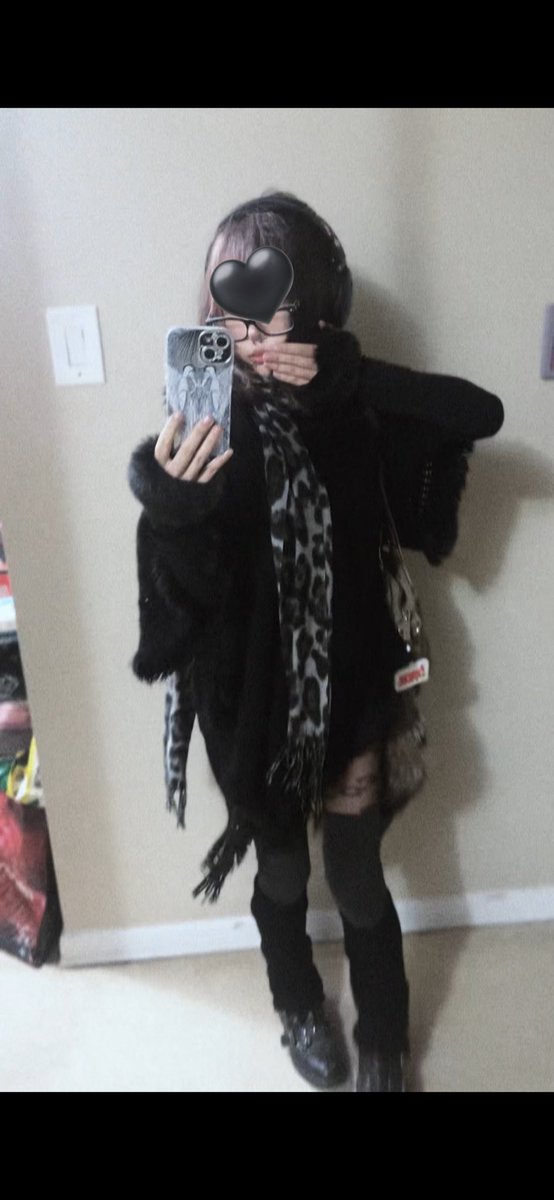 rexicakitty's tweet image. outfit very chilly today 🦭🦴