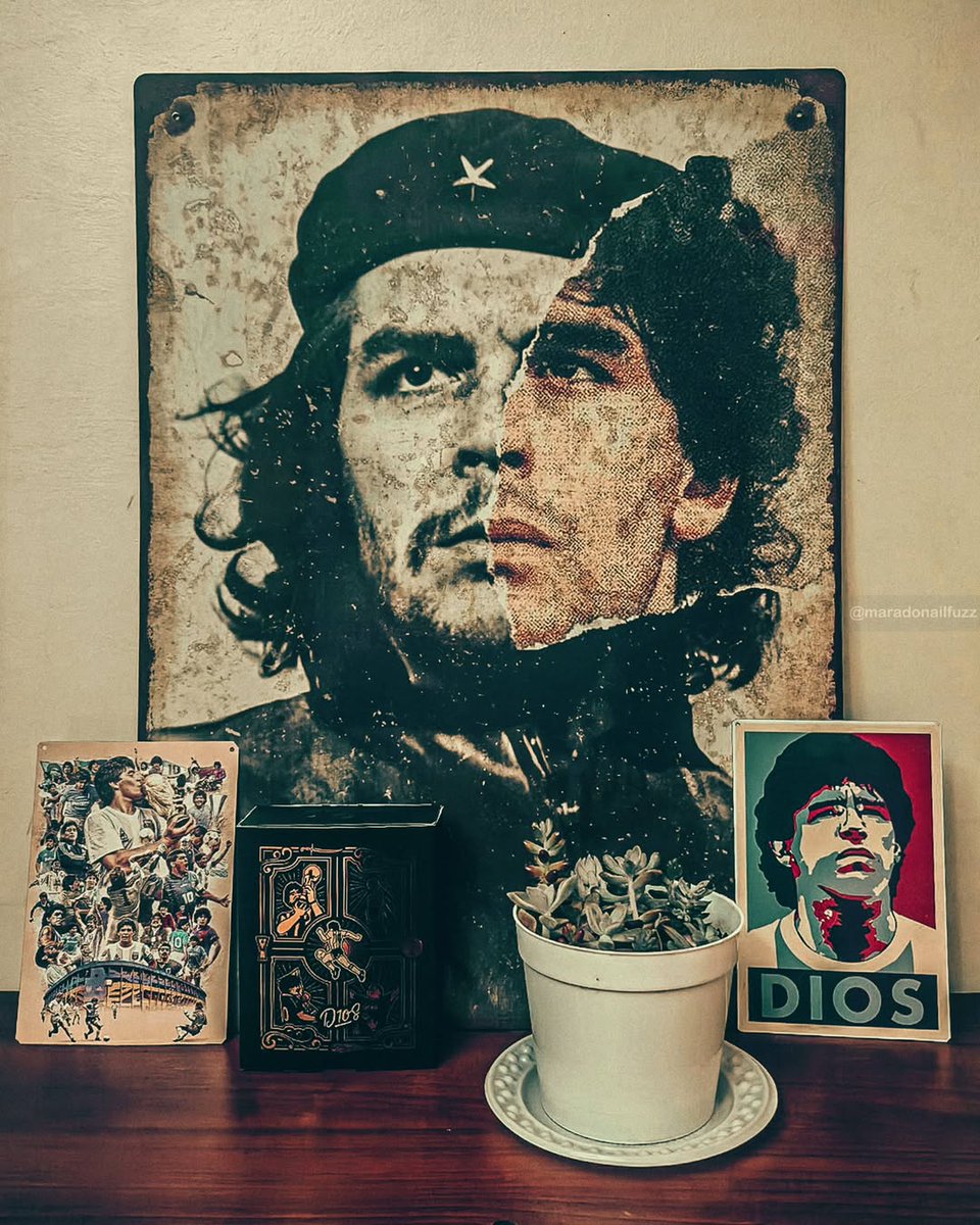 "عندما أرى قمصانًا تحمل صور وأعلام تشي جيفارا ودييغو مارادونا حول العالم يجعلني ذلك سعيدًا جدًا ويعطيني شعورًا عظيمًا".

ليونيل ميسي 2011 -