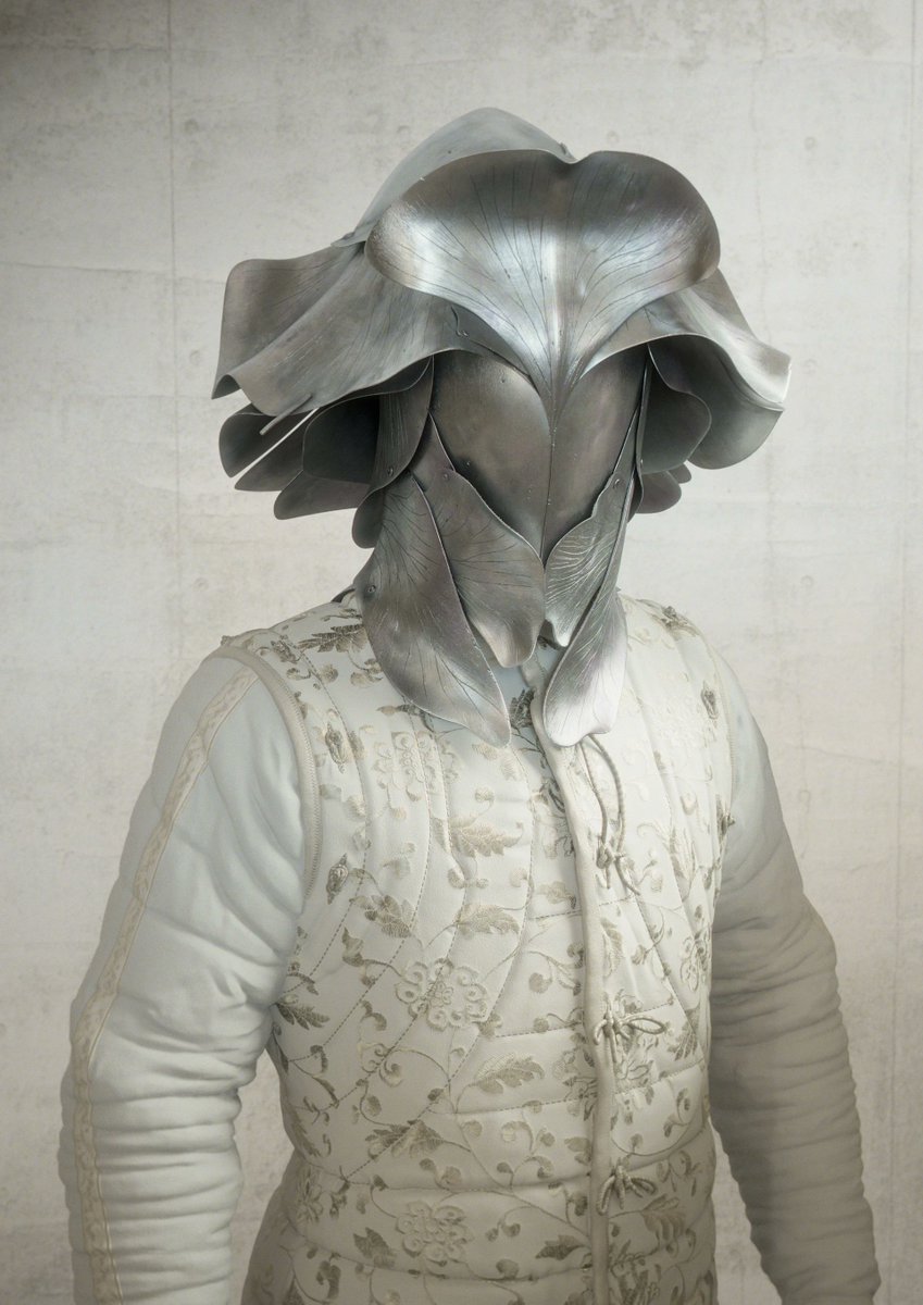 Gorgeous work as ever from Jean-Michel Bihorel. Layered, leaf-like plates transform this helmet into something both botanical and martial.

Learn Jean-Michel's techniques in his workshops at bit.ly/TGW-JBI01