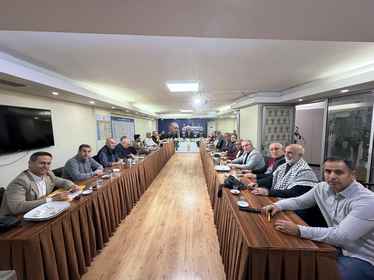 Haftalık olağan İlçe Yönetim Kurulu toplantımızı, İl Sorumlumuz Sn. Yavuz Aksoy’un katılımı ve İlçe Başkanımız Sn. Serkan POLAT’ın başkanlığında gerçekleştirdik.

<a href="/abdullahozdemir/">Abdullah Özdemir</a> 
<a href="/srkplt/">Serkan POLAT</a> 
<a href="/avyavuzaksoy/">Yavuz Aksoy</a> 
<a href="/akpartiistanbul/">AK Parti İstanbul</a>