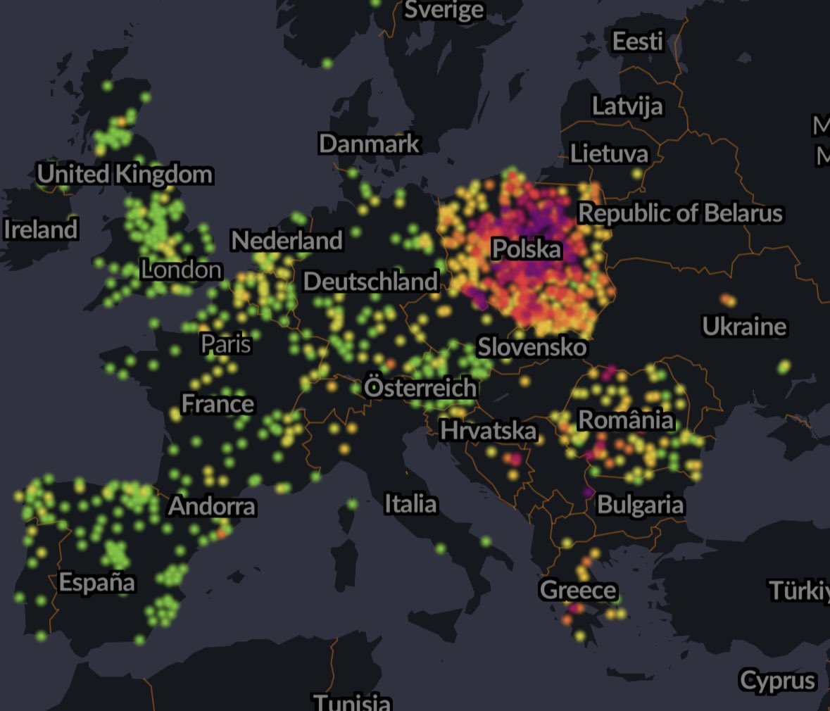 JanSpiewak's tweet image. Znowu to mamy! Może Polska wyludnia się najszybciej w Europie, może mamy najdroższe kredyty w Unii, może mamy najniższy wskaźnik dzietności, niemal najdłuższe godziny pracy w najgorszych warunkach, ale za to mamy najbrudniejsze powietrze 🍾
