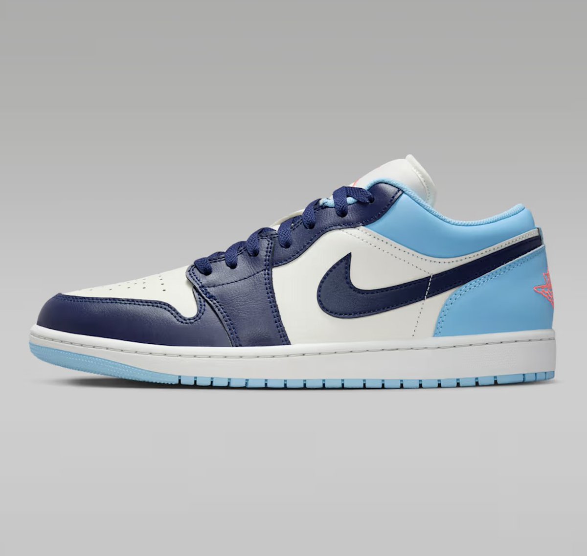 AD: Jordan 1 Low 'Sail/Blue Chill/Hot Lava/Blue Void'

Shop -> mavely.app.link/e/jCDKc7nNkYb