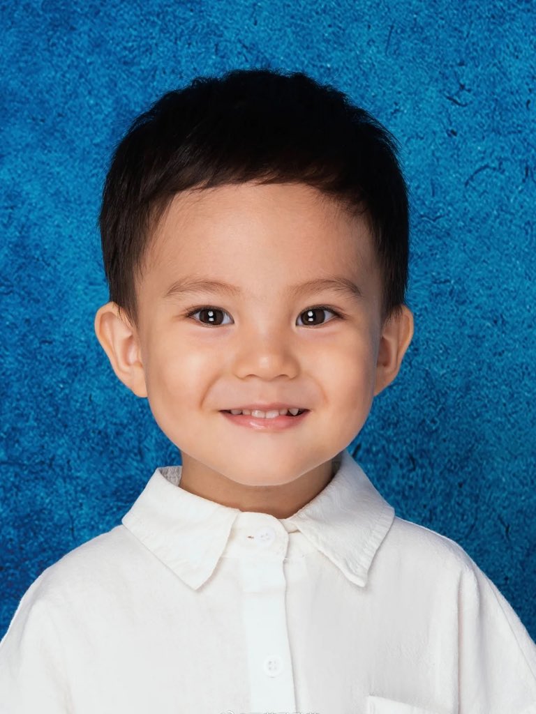 T4EY0NGl3's tweet image. CUTIE !!! 😭