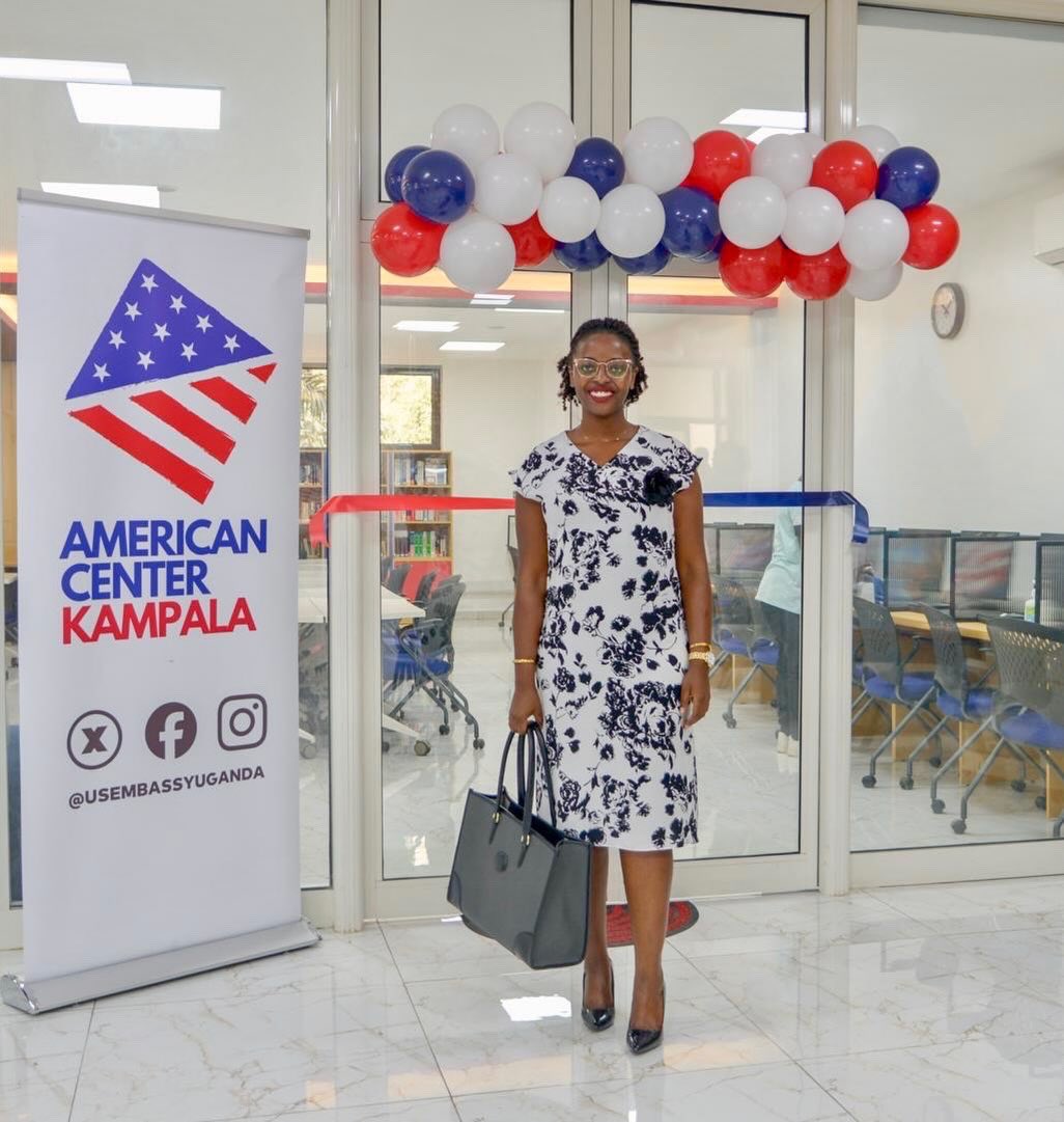 joanmugaba's tweet image. “A little fragrance always clings to the hand that gives you roses.” And for me, #AmericanCenterKampala has always been that place.

This morning, I had the honor of joining the @USEmbassyUganda team &amp;amp; friends of the American Center to witness the premier in its new premises 🏠.