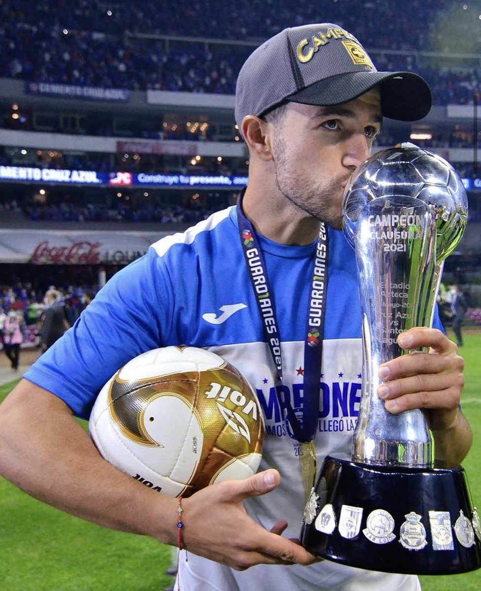 gerardoo_gh's tweet photo. 🚂🚨El último gran héroe de la novena, Nacho Rivero se va de Cruz Azul. https://t.co/8A2t68uHaj